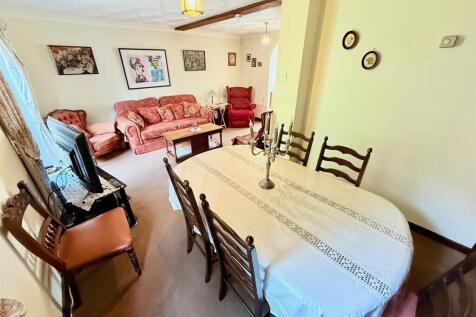 Open Plan Lounge/Dining Room