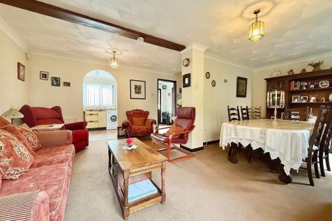 Open Plan Lounge/ Dining Room