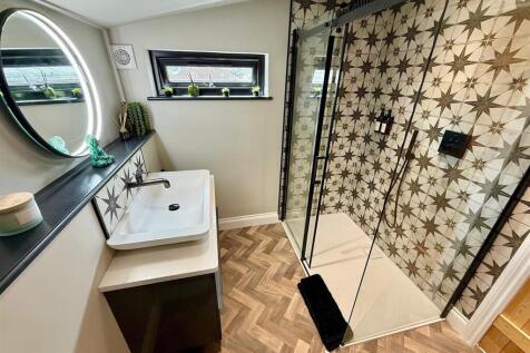 Family Shower Room
