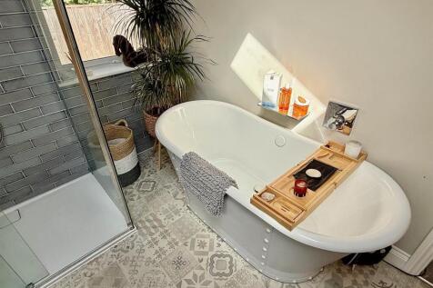 En-Suite Bathroom