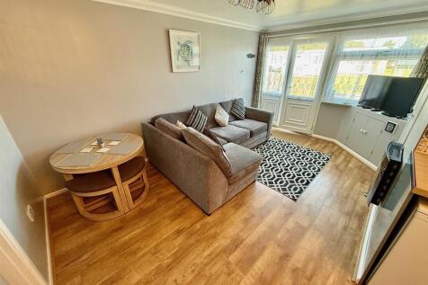 Open Plan Living Room/Dining Area