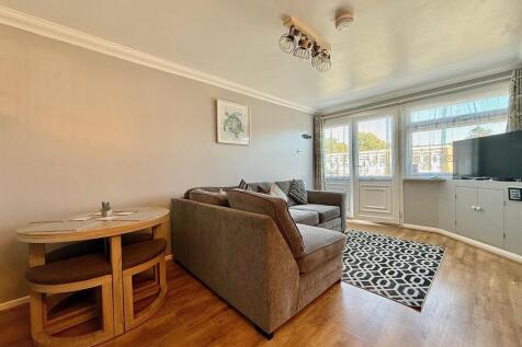 Open Plan Living Room/Dining Area
