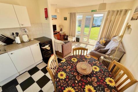 Kitchen/Dining Area