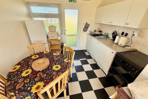 Kitchen/Dining Area