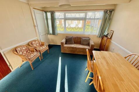 Kitchenette / Living Room