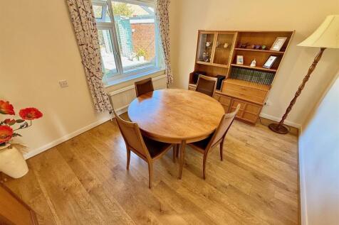 Dining Room/Bedroom 3