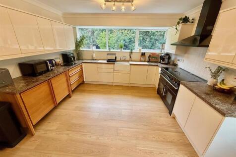 Kitchen/ Breakfast Room