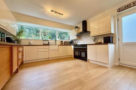 Kitchen/ Breakfast Room