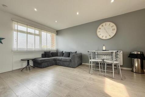 Open Plan Living Room/Kitchen