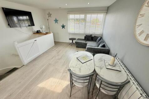 Open Plan Living Room/Kitchen