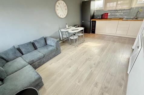 Open Plan Living Room/Kitchen