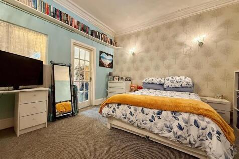 Private Bedroom 1