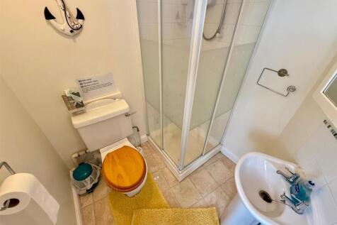 Bed 7 En-Suite Shower Room