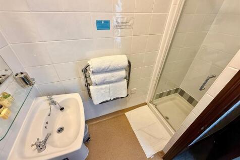 Bed 8 En-Suite Shower Room