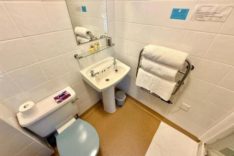 Bed 8 En-Suite Shower Room