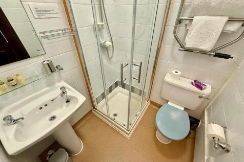 En-Suite Shower Bedroom 5