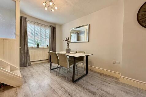 Open Plan Lounge/Dining Room