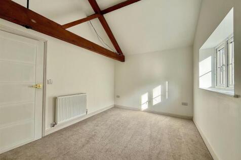 Flat 3 Bedroom 1.jpg