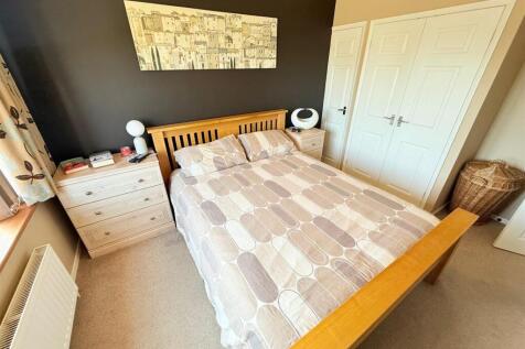 Bedroom 1 img 2.jpg