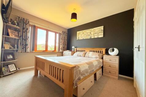 Bedroom 1.jpg