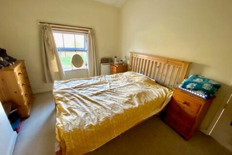 Bedroom 1.jpg