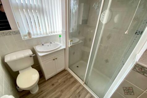 SHOWER ROOM.jpg
