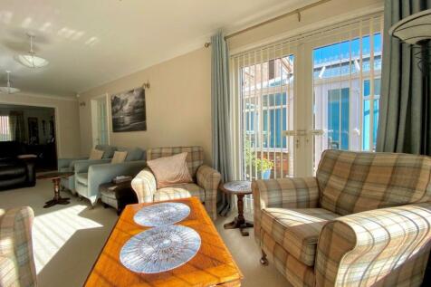 SITTING AREA TO LOUNGE.jpg