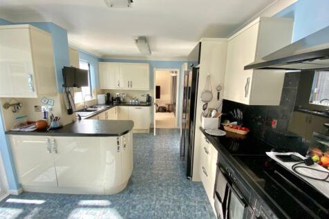 KITCHEN BREAKFAST ROOM.jpg