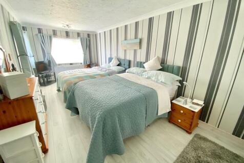 MASTER BEDROOM.jpg