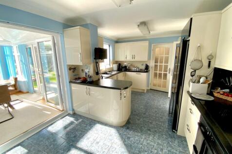 KITCHEN TO GARDEN ROOM.jpg