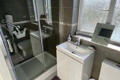 SHOWER ROOM.jpg