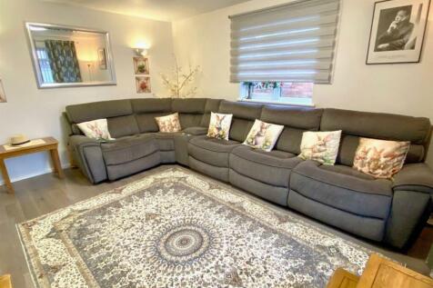 LOUNGE AREA.jpg