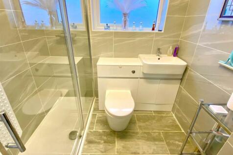 SHOWER ROOM.jpg