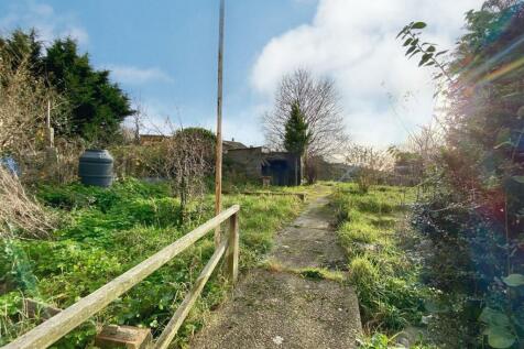 REAR GARDEN.jpg
