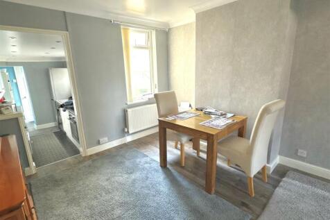 DINING ROOM.jpg