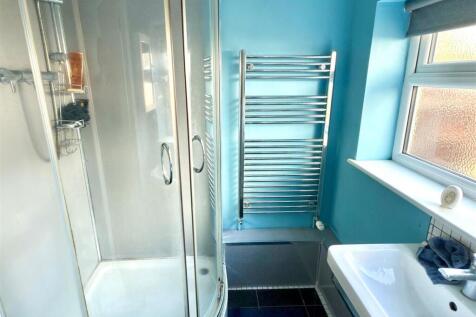 SHOWER ROOM.jpg