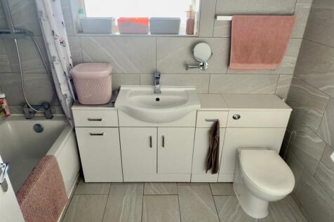 FAMILY BATHROOM.jpg