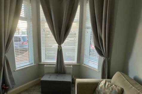 BAY WINDOW.jpg