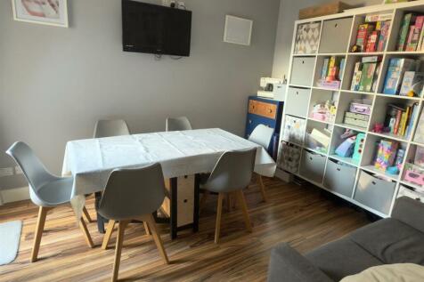 DINING ROOM.jpg