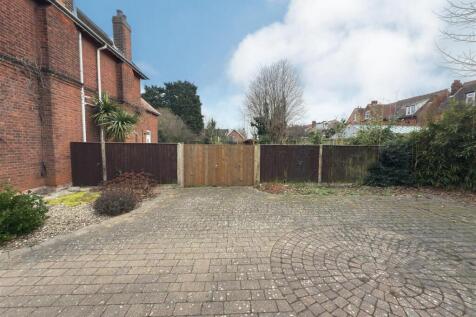 GATE TO SIDE GARDEN.jpg