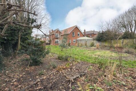 REAR VIEW AND GARDEN.jpg