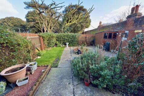 GARDEN REAR.jpg