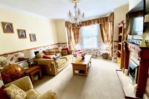 LOUNGE AREA.jpg