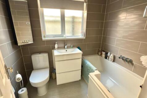 BATHROOM 1.jpg