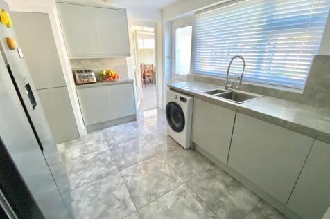 MAIN KITCHEN.jpg