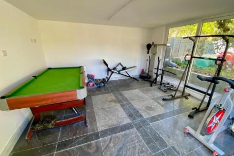 GAMES ROOM.jpg