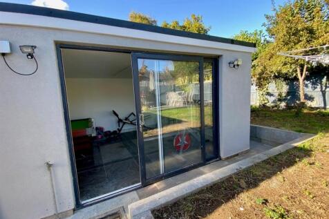 GAMES ROOM OUTSIDE.jpg
