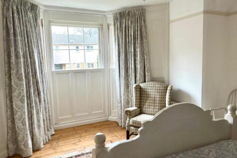 BED 1 BAY WINDOW.jpg