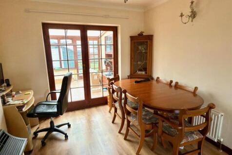 DINING AREA.jpg