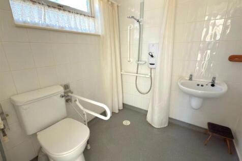 WET ROOM SHOWER ROOM.jpg